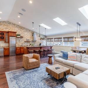 The Newport Lofts - 359 Thames Street