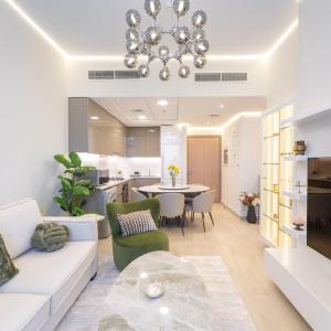 Veluxa - 2Bed with Skyline View in Azizi Riviera