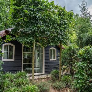 Forest Farmhouse w Private Garden