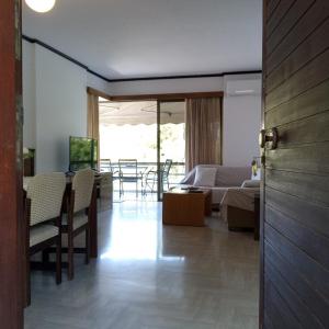 2BD apartment with large balcony near the sea!!