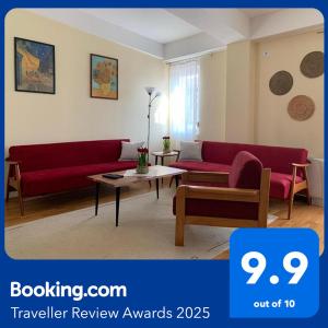 Bright top floor apartment with free parking