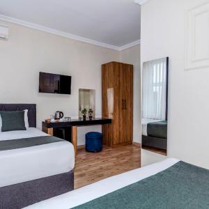 La Pera Suites