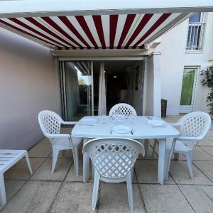 Appartement 2P cabine, face plage, clim, parking privatif - FR-1-338-609