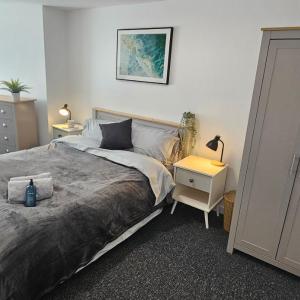 Modern, Spacious, Central 2-Bed Plymouth Apartment