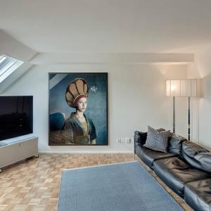 Prime apartment with designer furniture in district 4