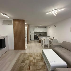 White Pearl Apartment - Top Location, Bright & Spacious, Newly Renovated