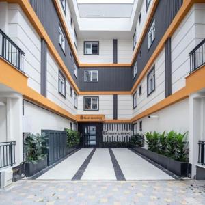 Central Location 2 Bedroom Apt