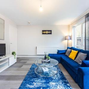 Spacious Four Bedroom Battersea House Contractors Families