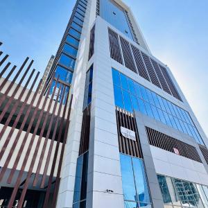 Spacious Studio Apartment Canal View Business Bay by Belvilla