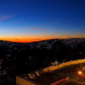 The Aston Executive Suite 2BR Balcony Near Mines View Baguio