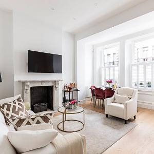 Elegant South Kensington Retreat with Outdoor Spaces