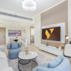 Vogue Brand-New, Canal View from the bedroom and Huge Balcony, Business Bay Central