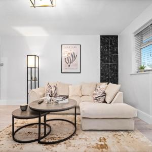 Stylish 2 Bedroom House - Parking - Netflix 11HA