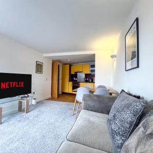 J Quarter 1BR - Free Parking - Suite Three