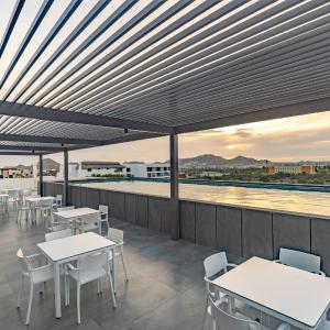 Exquisite Beachside 2 BR Gym & Rooftop Pool