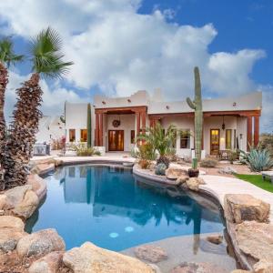 Relaxing 3BR Haven with Pool and BBQ for Family Time