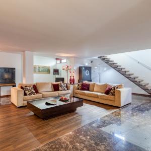 ON Apartments - Luxury House - Pool & Parking & Pet Friendly