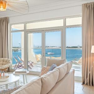 SHORELINE Beachfront Apartment with full Sea View and Pool Palm Jumeirah