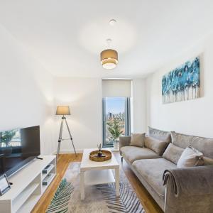 NEW! 1BR in Media City
