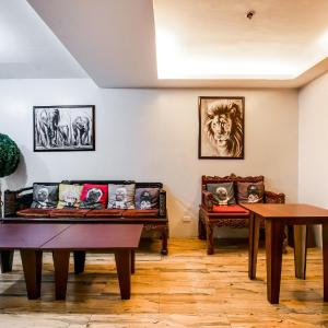 OYO 136 Regal Residences