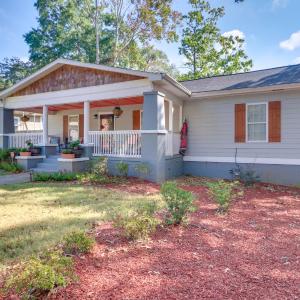 Updated Farmhouse with Yard, 10 Mi to Dtwn Atlanta