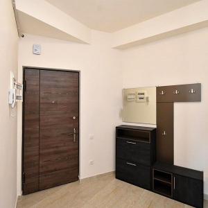Maro markaryan apartment 2 bedroom 1 king size next standard size and sofa in the sitting room