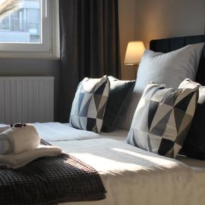 R B Apartment Hamburg Duo - perfekt für Monteure - Küchenzeile - Smart TV - Bad mit Toilette und Dusche auf dem Flur gegenüber des Zimmers zur Alleinnutzung