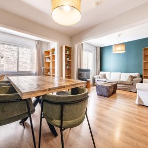 AinB Barcelona Sants Apartments