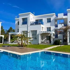 Garden Loft with Pool in Alsancak Kyrenia by HolidayKeys