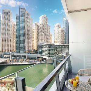Luxury Studio in Dubai Marina with Canal views