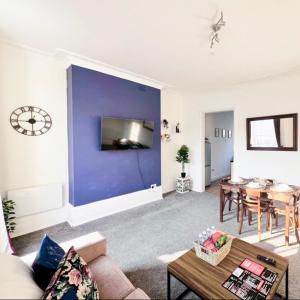 Camden 3-Bed Sleeps 6 1 Min to Tube & Parking
