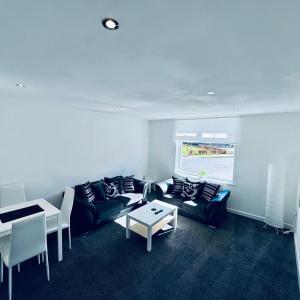 Modern 2 bedroom House With Loft Conversion