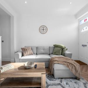 Modern Prestwich Home Near Heaton Park & City Links