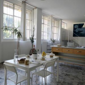 Artistic and spacious loft - 3 Min from the metro