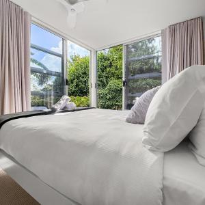 Westmere Wonder l Gorgeous 3 Bed Home inc View