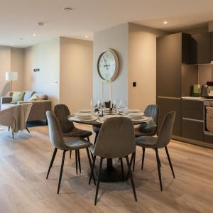 3 Bed Flats near Station & City Centre - Sleeps 6