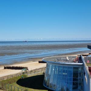 Wellen & Wind - Moderne Ferienwohnung mit Meerblick