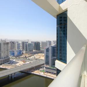 Luxury Damac Studio w Canal View Near Burj Khalifa