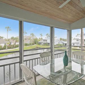 2nd floor lakeview condo In Siesta Key with private beach access