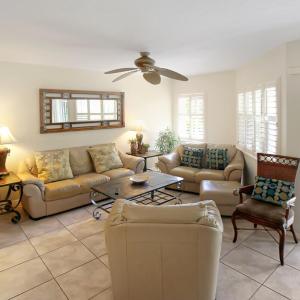 Relaxing Siesta Key condo - 2 heated pool, tennis and pickleball, private beach access