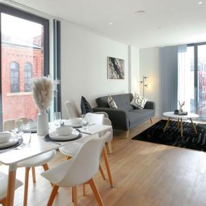 Spacious Apartment in Central MCR with Terrace, Gym