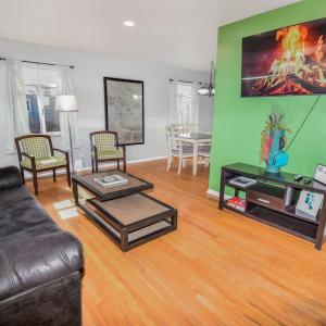 Family Home with Large Yard & Golf Theme Near Rail