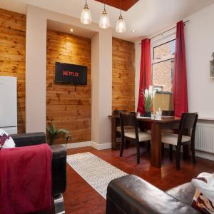 Charming 5-Bedroom Terraced House in Old Swan