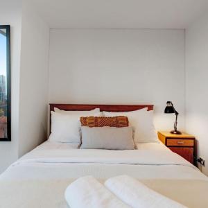 Cityscape Delight with Skyline View - Free Parking
