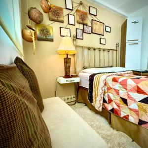 Private Bedroom near the Arch!