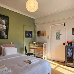 Cosy 1BR Apt with Balcony in Vibrant Exarcheia