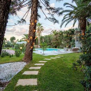 Numeroquattro-Light Green, Open Space con vista sul giardino e piscina