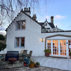 19th century 5-bedroom villa with free private parking