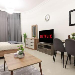 Elegant Studio Near Burj Khalifa Pool and Gym