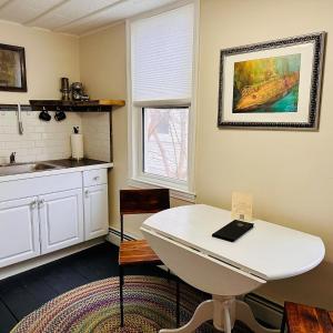 Walkable near downtown 1 Bedroom